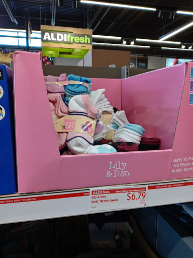 Supermarket «ALDI», reviews and photos, 302 Center St, Chardon, OH 44024, USA