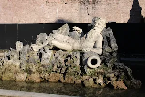 Neptune Brunnen image