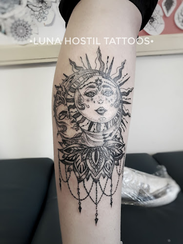 Luna Hostil tatuajes - Estudio de tatuajes