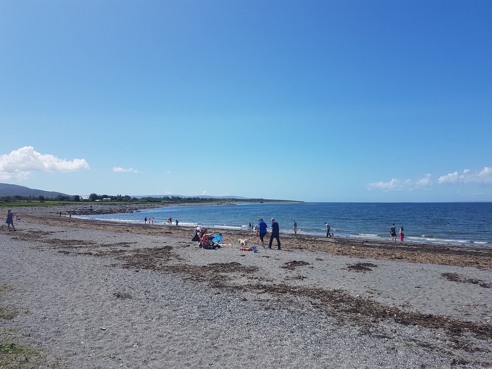 Foto von Traught Beach mit kleine, graue kiesel Oberfläche