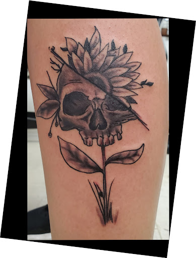 Explore bee tattoo ideas for women, creative tattoo ideas in Wellsburg, available at Mountain State Tattoos