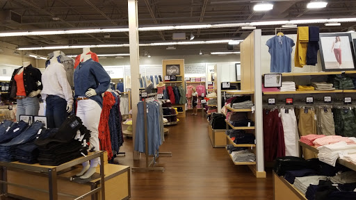 Clothing Store «Gap Outlet», reviews and photos, 100 Premium Outlets Blvd #100, Hagerstown, MD 21740, USA