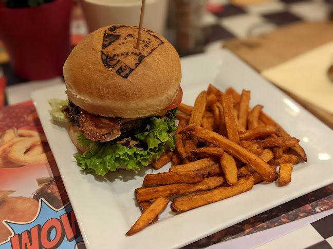 Chili Dog Amerikai Étterem - Angus Burger / BBQ / Steak - Hamburger