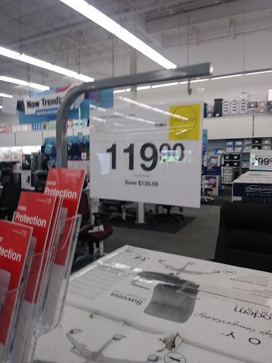 Office Supply Store «Staples», reviews and photos, 145 E Swedesford Rd, Wayne, PA 19087, USA