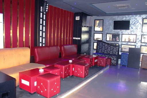 Onyx Lounge Wuse 2, Nurberger Plaza, plot 1723 Adetokunbo Ademola Cres, Nigeria, Pub, state Nasarawa