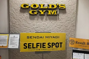 Gold's Gym image