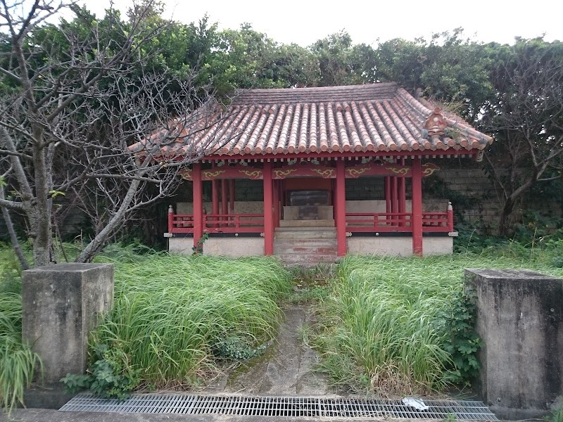 小禄神社(平和記念堂)