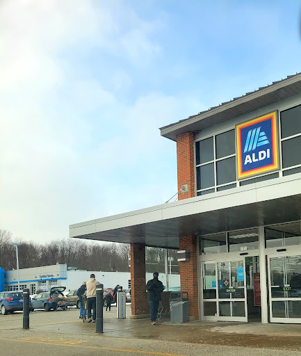 Supermarket «ALDI», reviews and photos, 371 E Aurora Rd, Northfield, OH 44067, USA