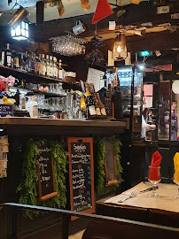 Atmosphère du Restaurant français La Taverne de Montmartre à Paris - n°3