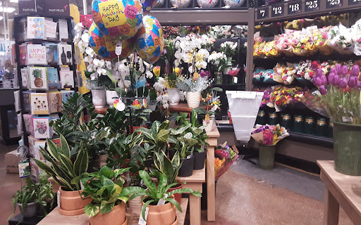 Grocery Store «Kroger», reviews and photos, 525 E Clifty Dr, Madison, IN 47250, USA