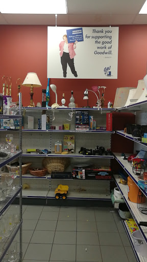 Thrift Store «Goodwill Norwalk Store & Donation Station», reviews and photos, 15 Cross St, Norwalk, CT 06851, USA