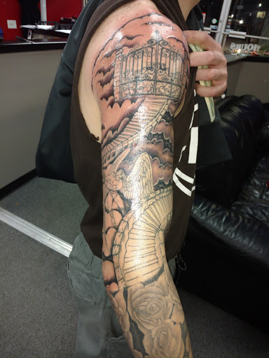 Tattoo Shop «The Clay Dragon Tattoo Studio», reviews and photos, 919 Lafayette Rd, Seabrook, NH 03874, USA