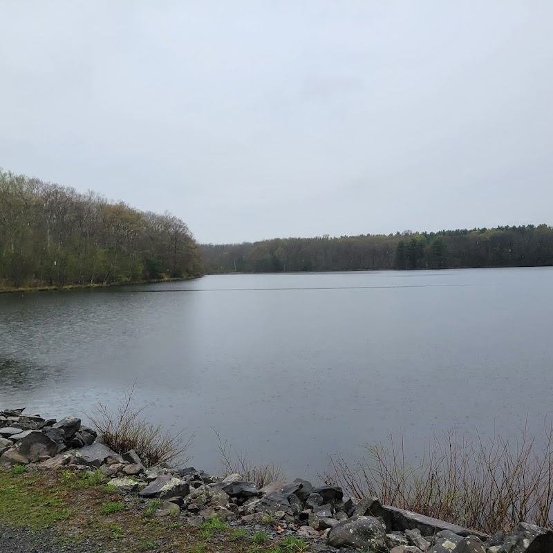 Parking for Middletown reservoir trails