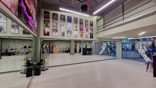 Comentarii opinii despre The Dance Club By Peristeri