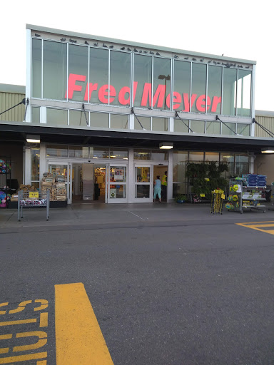 Grocery Store «Fred Meyer», reviews and photos, 18325 Aurora Ave N, Seattle, WA 98133, USA