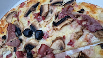 Plats et boissons du Pizzeria Chez Matteo Le Porge Pizza - n°11