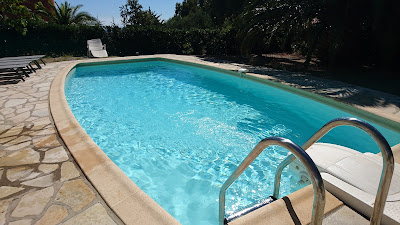 La Main Bleue à Fréjus