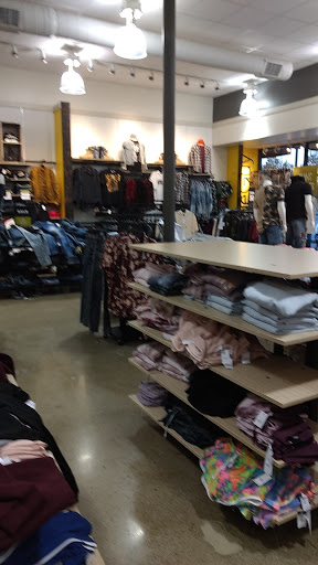 Stores to buy women's clothing Columbus
