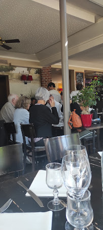 Atmosphère du Restaurant français Le Charentonneau à Maisons-Alfort - n°9