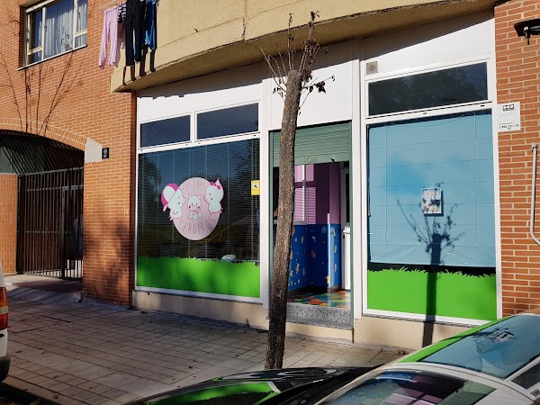 Los tres cerditos, Centro infantil