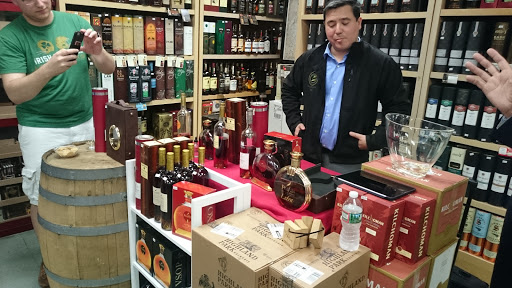 Wine Store «Norfolk Wine & Spirits», reviews and photos, 206 Dedham St, Norfolk, MA 02056, USA