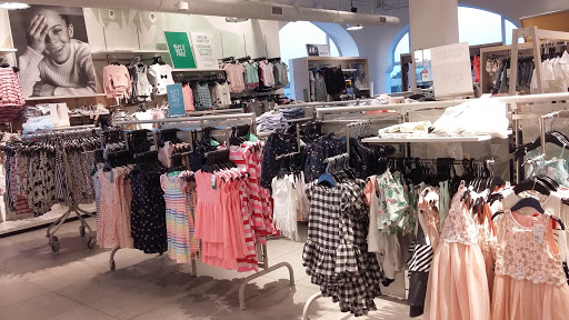 Clothing Store «H&M», reviews and photos, 2 S 69th St, Upper Darby, PA 19082, USA