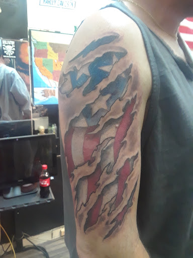 Tattoo Shop «A Part of U», reviews and photos, 184 S Fair Ave, Hamilton, OH 45011, USA