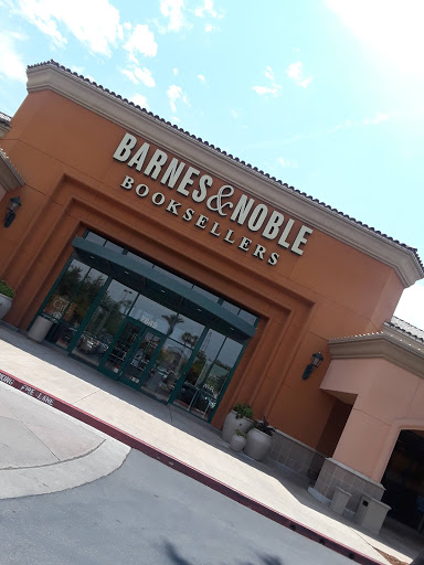 Shopping Mall «Villaggio Shopping Center», reviews and photos, 7959 N Blackstone Ave, Fresno, CA 93720, USA