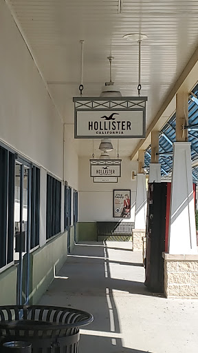 Clothing Store «Hollister Co. Outlet», reviews and photos, 36508 Seaside Outlet Dr, Rehoboth Beach, DE 19971, USA