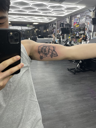 Tattoo Shop «Diamond Dagger Tattoo Studio», reviews and photos, 8894 Fort Smallwood Rd #9a, Pasadena, MD 21122, USA