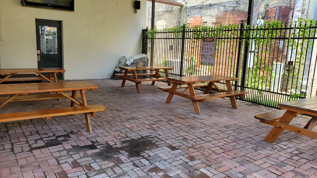 K&E Seafood Lounge 78102