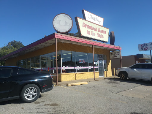 Donut Shop «Shipley Do-Nuts», reviews and photos, 501 E Abram St, Arlington, TX 76010, USA