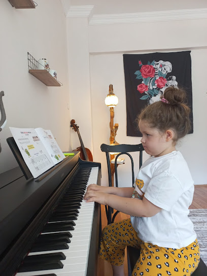 Dilan Azad - Çello, Piyano Kursu Ankara