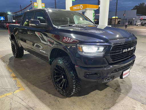 Used Car Dealer «Bluebonnet Chrysler Dodge», reviews and photos, 547 S Seguin Ave, New Braunfels, TX 78130, USA