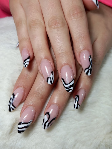 LUCY NAILS