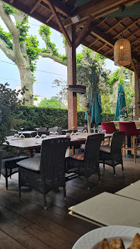 Atmosphère du Restaurant français Le Comptoir de St Cyr à Saint-Cyr-au-Mont-d'Or - n°3
