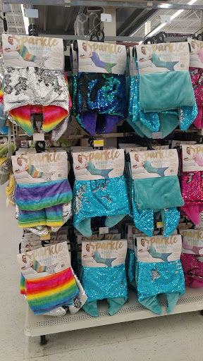 Shopping Mall «Highlands Square Shopping Center», reviews and photos, 250 Highlands Square Dr, Hendersonville, NC 28792, USA