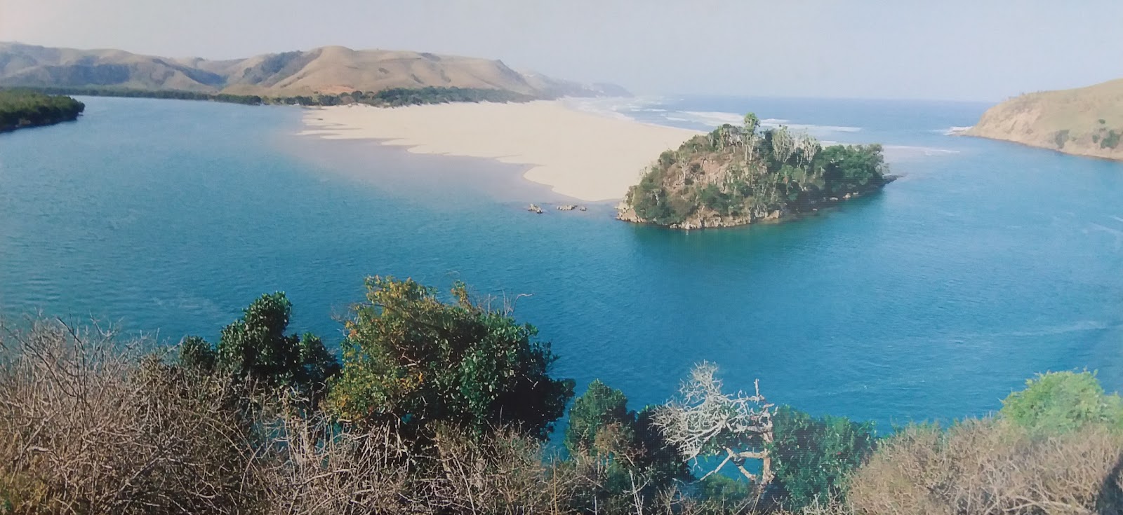 Foto av Noxova beach med turkos rent vatten yta