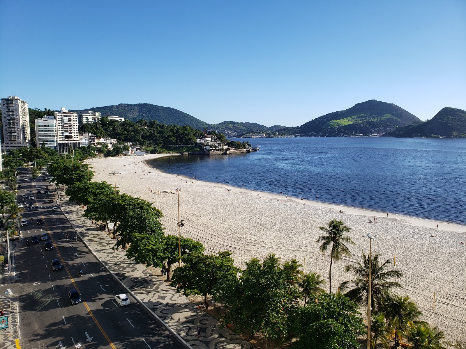 Photo de Praia de Icarai avec l'eau bleu-vert de surface