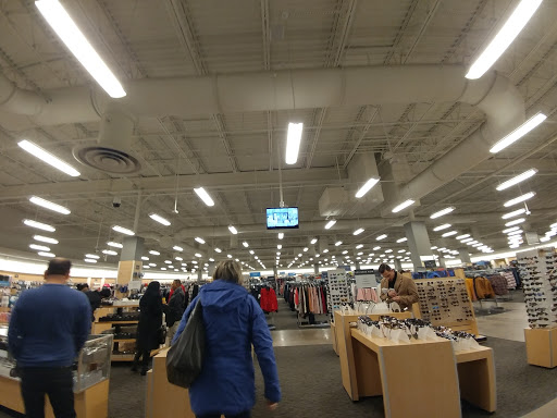 Department Store «Nordstrom Rack West Farm Shopping Center», reviews and photos, 1600 SE Rd, Farmington, CT 06032, USA