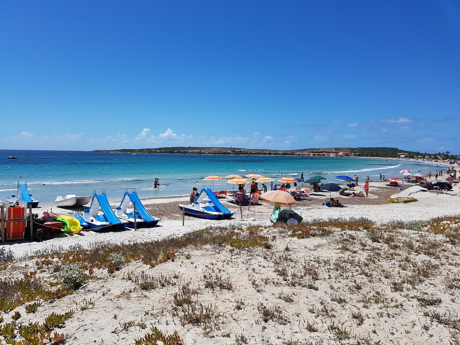 Valokuva Spiaggia Di Putzu Iduista. sisältäen pitkä lahti