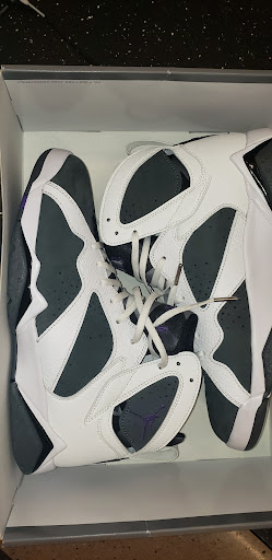 Sporting Goods Store «Nike Factory Store», reviews and photos, 8510 S Cottage Grove Ave, Chicago, IL 60619, USA