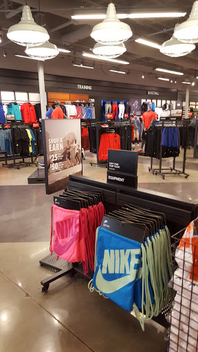 Clothing Store «Nike Factory Store», reviews and photos, 1101 Outlet Collection Way, Auburn, WA 98001, USA