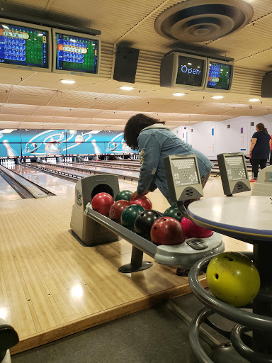 Bowling Alley «Bluebird Lanes», reviews and photos, 3900 W Columbus Ave, Chicago, IL 60652, USA