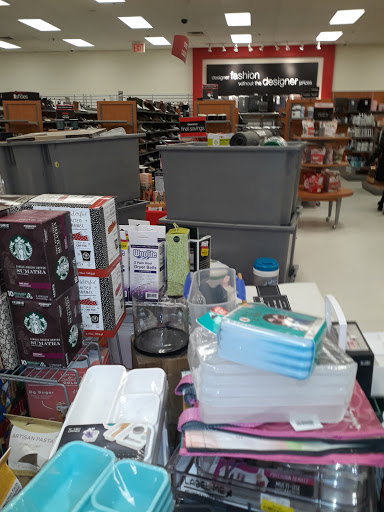 Shopping Mall «New Horizons Shopping Mall», reviews and photos, 961 E 174th St, Bronx, NY 10460, USA