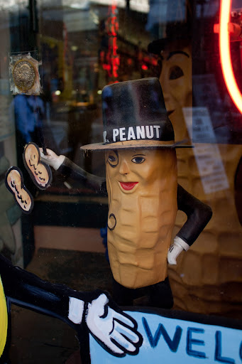 Nut Store «Peanut Shoppe Main Street», reviews and photos, 24 S Main St, Memphis, TN 38103, USA