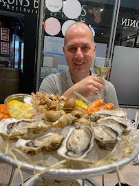 Huître du Restaurant de fruits de mer CHEZ ANTONIN - Écailler aux Halles de Lyon Paul Bocuse - n°2