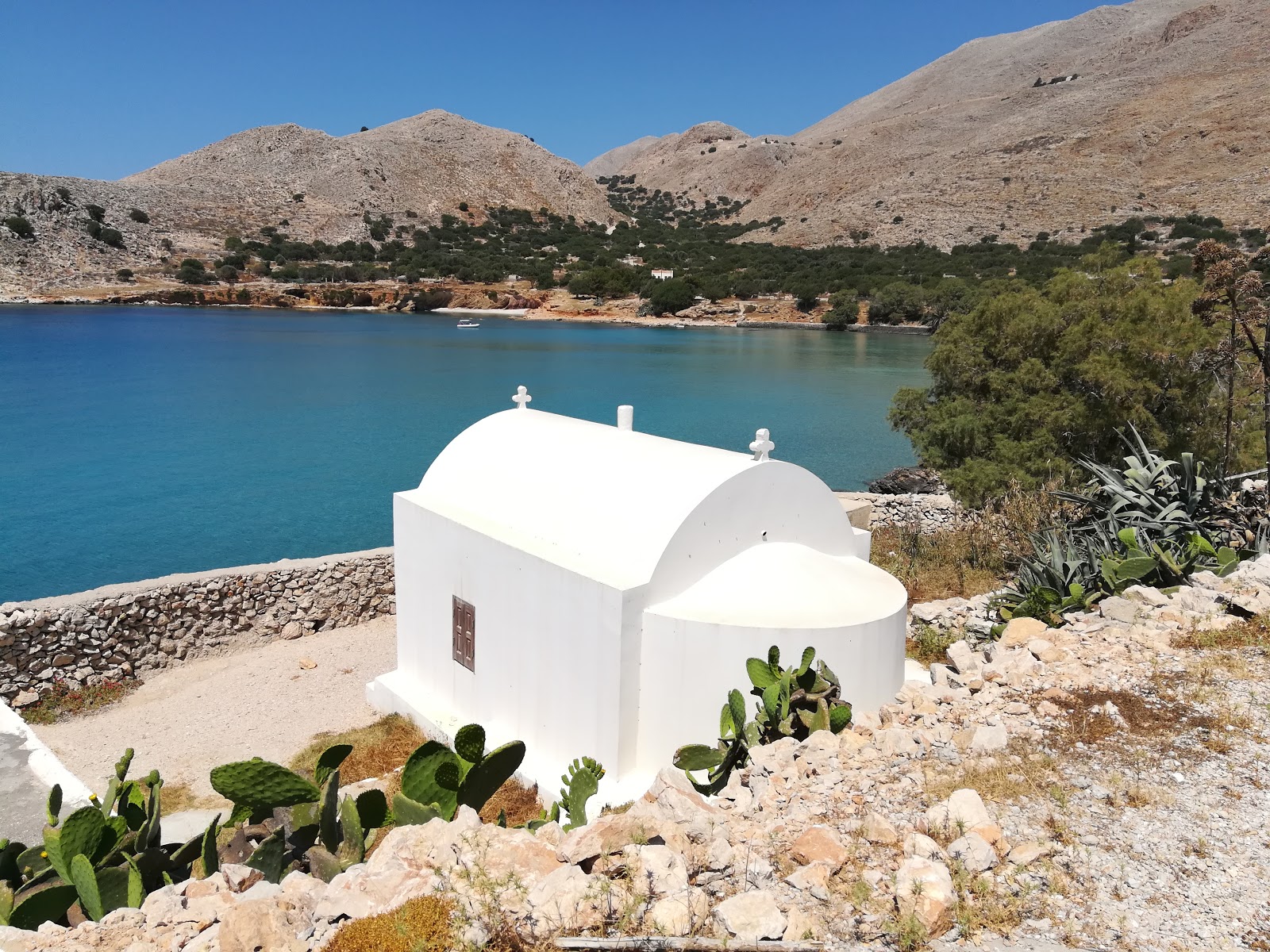 Foto van Paralia Ftenagia met kleine baai