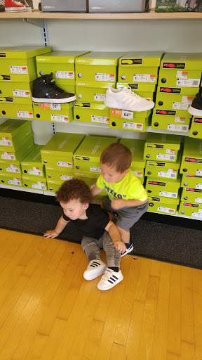 Shopping Mall «Hillcrest Shopping Center», reviews and photos, 1855 E Main St #10, Spartanburg, SC 29307, USA