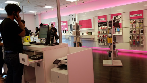 Cell Phone Store «T-Mobile», reviews and photos, 3195 Zinfandel Dr #2, Rancho Cordova, CA 95670, USA